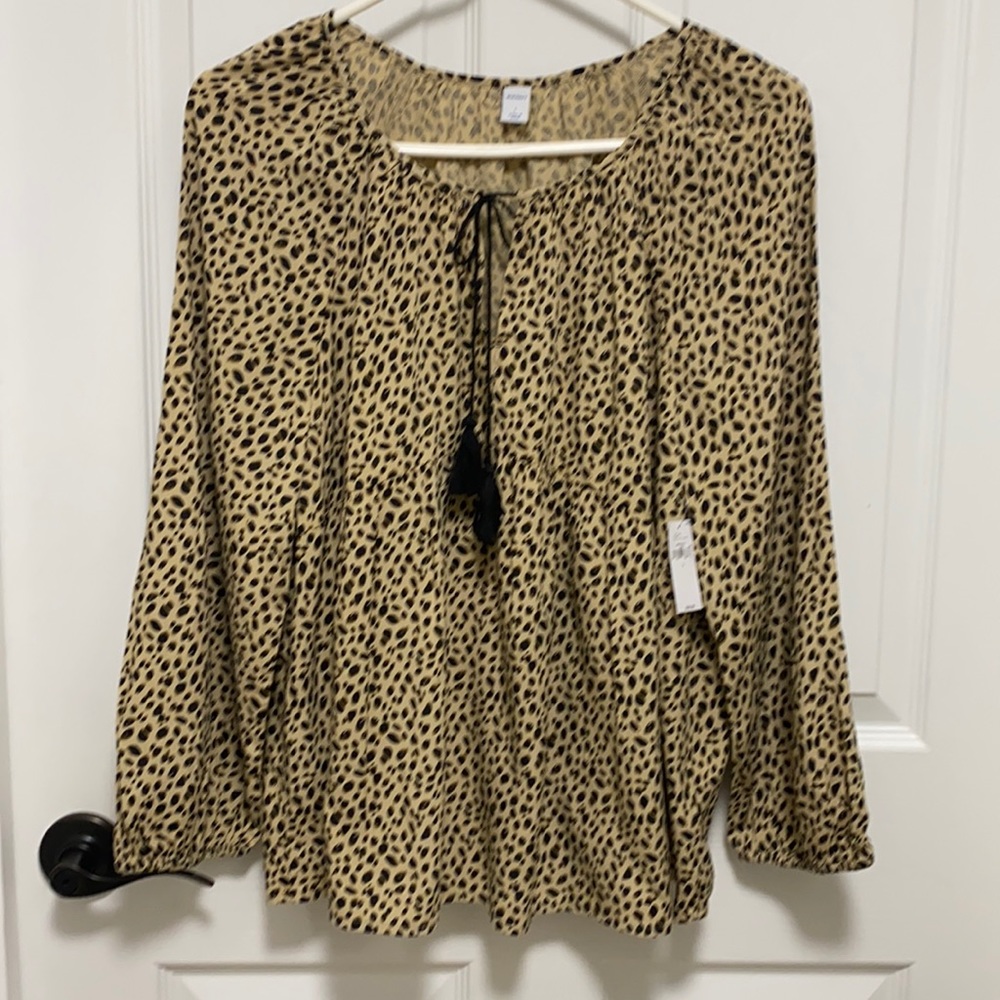 Old Navy blouse size Large ties at neckline